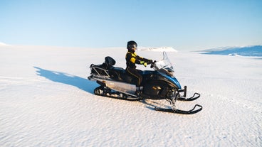 Tour Combinado de Cuevas de Hielo y Motos de Nieve en el Glaciar Langjokull desde Cascada Gullfoss