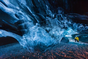 9-tägige Nordlichter-Wintertour: Gesamterlebnis Island mit Eishöhlen und der Blauen Lagune