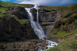 Cascade Rjukandi dans la vallée de Jokuldalur