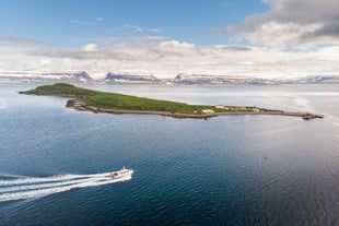 Die Bootsfahrt von Isafjördur zur Insel Vigur ist landschaftlich sehr reizvoll.